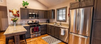 Apt. 7703' - In-town livin', few blocks from downtown shops & restaurants