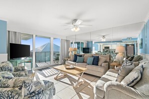 Smart TV, lettore DVD, libri