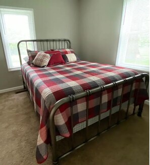 3 bedrooms, iron/ironing board, free WiFi, bed sheets