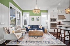 Televisión y chimenea 