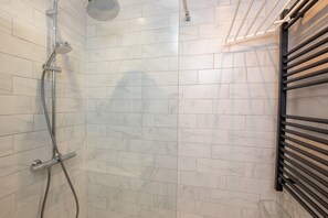 Douche, serviettes fournies
