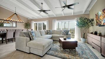 TV connectée, jeux vidéo, baby-foot