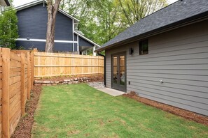 Exterior - Dapper Dan (Atlanta)