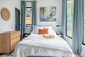 2 bedrooms, iron/ironing board, WiFi, bed sheets - Dapper Dan (Atlanta)