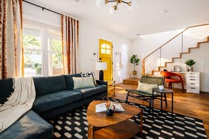 TV, fireplace, offices - Cherry Cola by Minty Living (Atlanta)