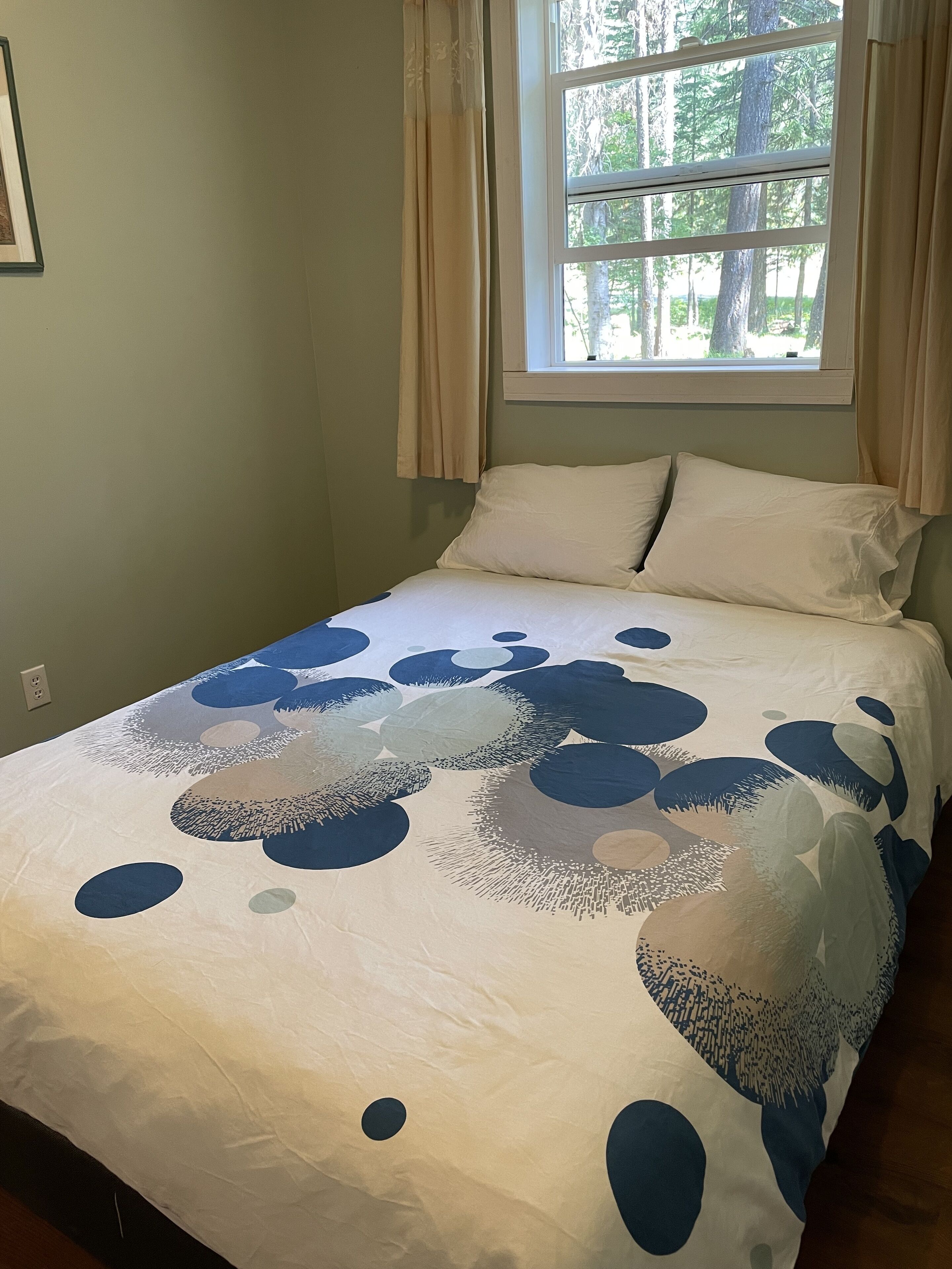 A cottage in the woods by the lake