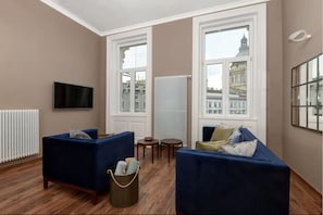 Luxury Apartment | 2 bedrooms, premium bedding, iron/ironing board, cribs/infant beds