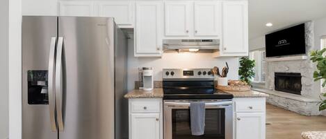 Refrigerador, microondas, horno, placa de cocina