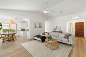 智能电视、电子游戏、书