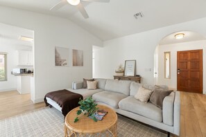 智能电视、电子游戏、书