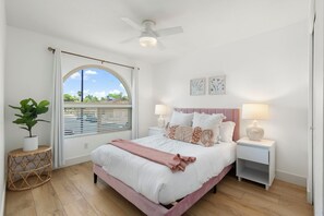 5 عدّة غرف نوم ومكواة/لوح كي وواي فاي مجانًا وملاءات أسرّة