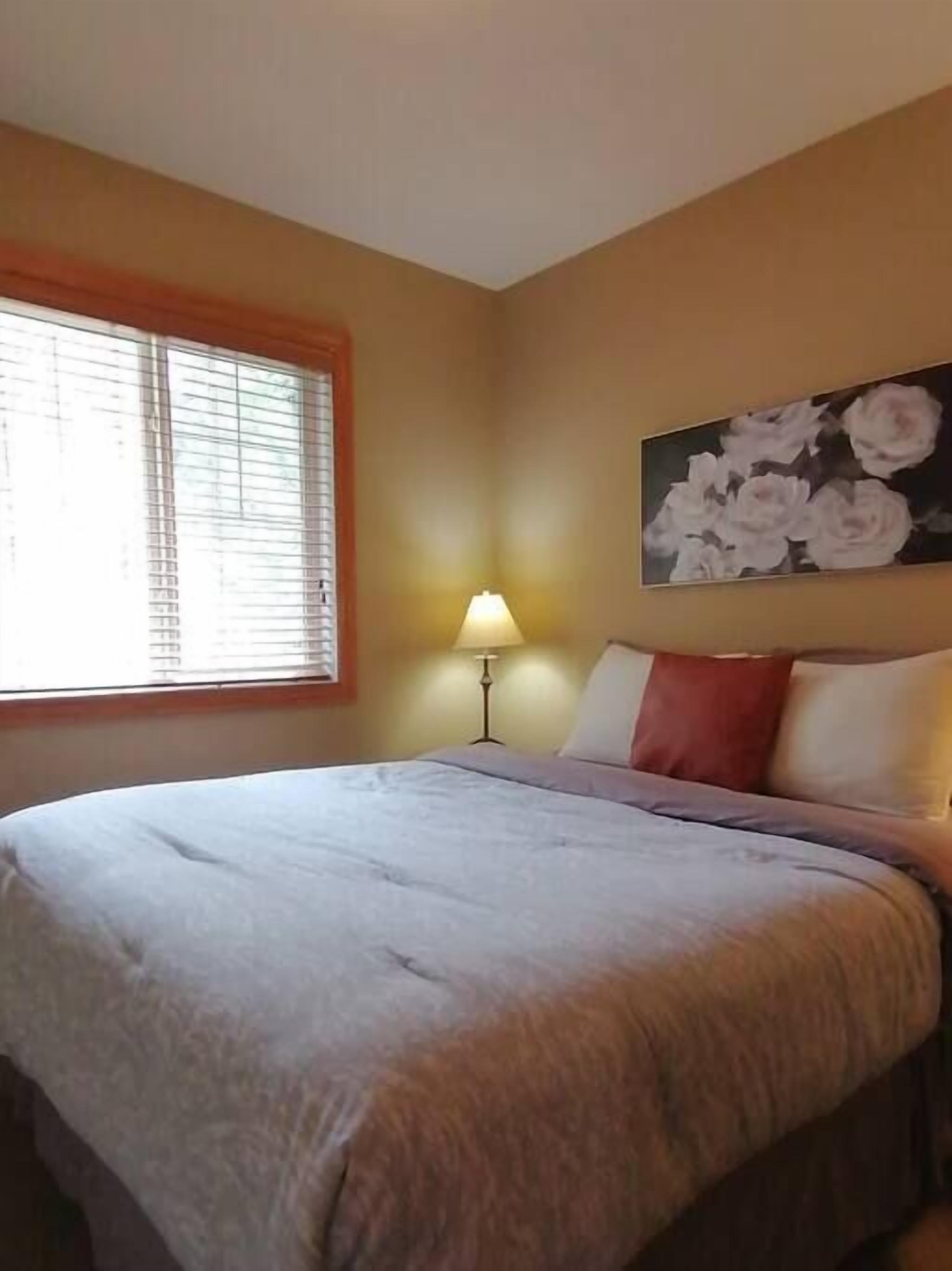 4 Bedroom 2.5 Bath Golf Townhouse in Radium