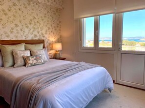 6 bedrooms, desk, travel crib, free WiFi