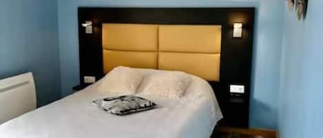 1 bedroom, free WiFi, bed sheets