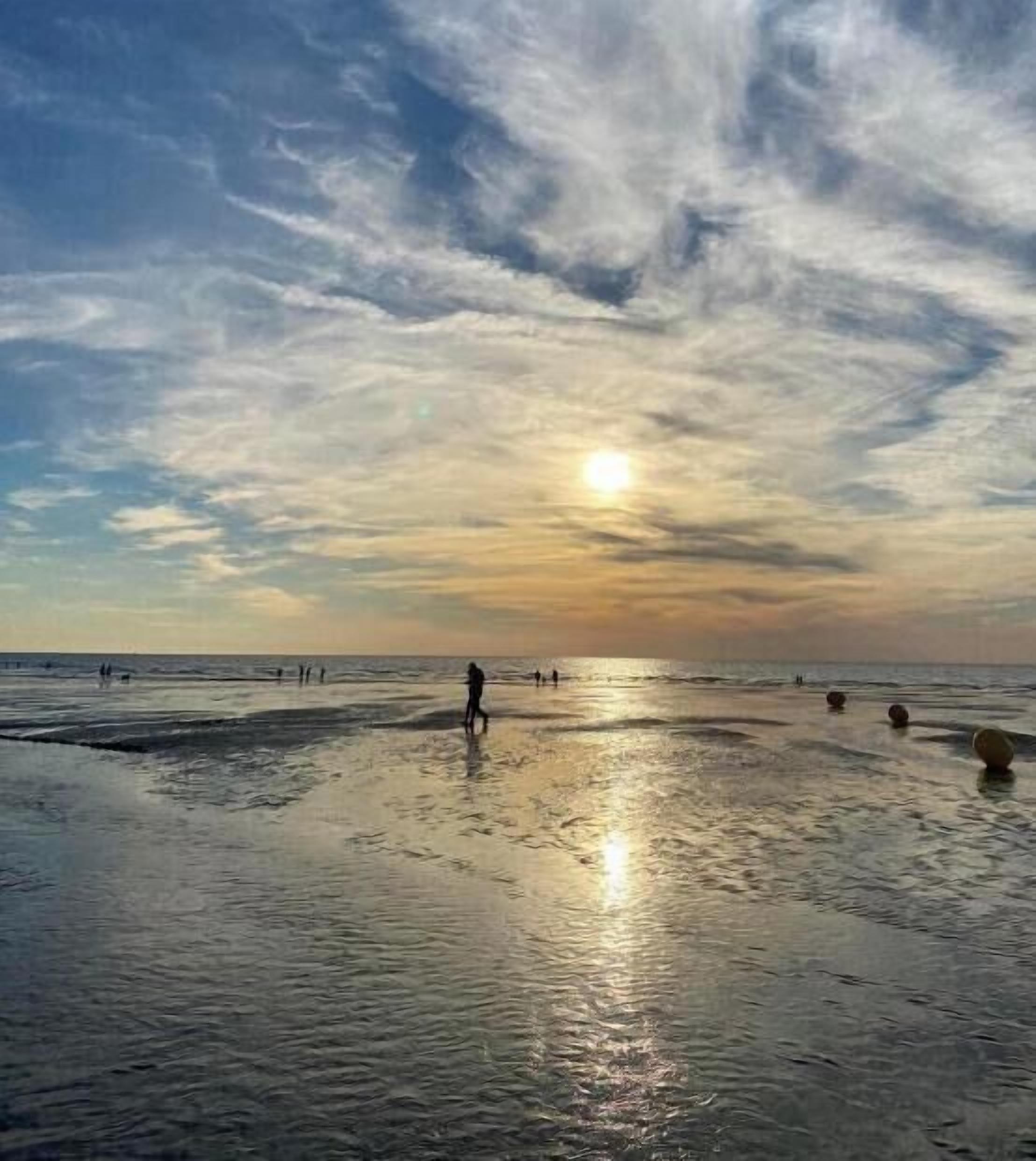 På stranden