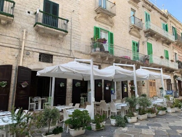 Outdoor dining - Raggio di Sole Holiday Home®️ (Giovinazzo)