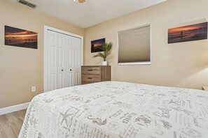 3 habitaciones, tabla de planchar con plancha y cuna de viaje 