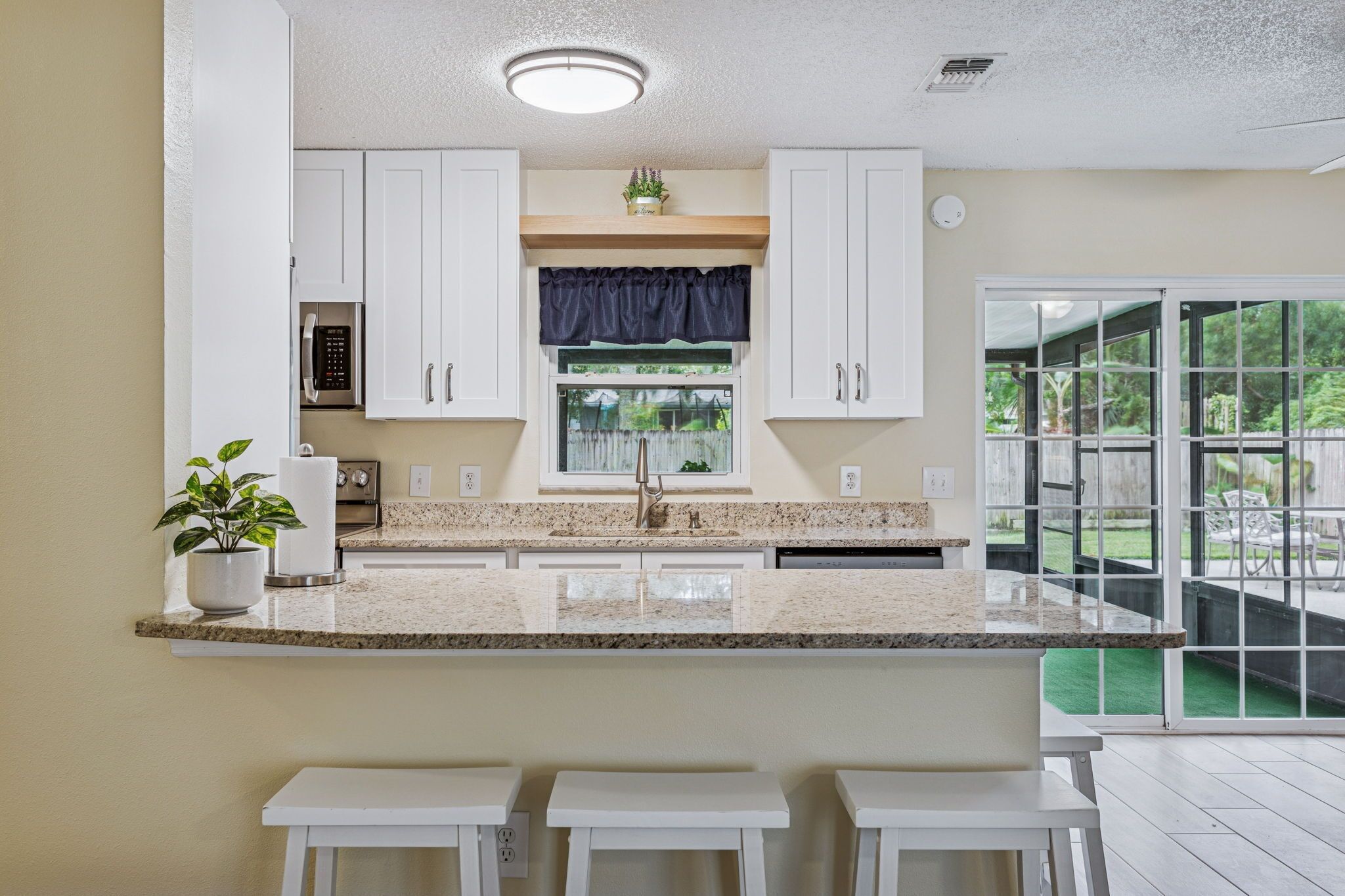 冰箱、微波炉、烤箱、炉灶