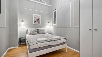 Deluxe Apartment | 2 bedrooms, premium bedding, iron/ironing board, cribs/infant beds