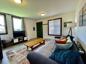 Smart TV - Nautilus Cove Cottage by Pebble Beach & Redwoods (Crescent City)