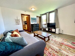 Smart TV - Nautilus Cove Cottage by Pebble Beach & Redwoods (Crescent City)