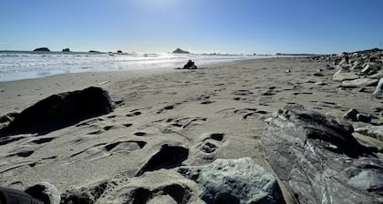 Nautilus Cove Cottage by Pebble Beach & Redwoods