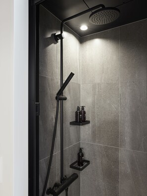 Badkamer met douche