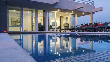 Outdoor pool, a heated pool