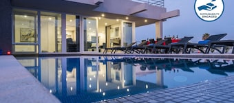 T6 Sea View, Heatable Pool & Games Room