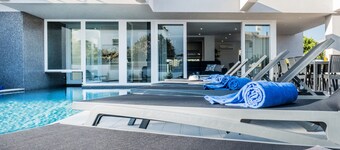 Luxury Villa w/ Jacuzzi and Heatable Pool