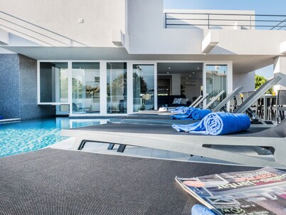 Luxury Villa w/ Jacuzzi and Heatable Pool