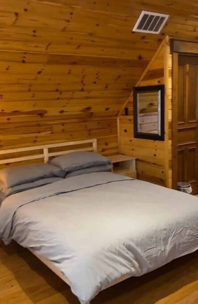 3 Waterfront Cottage with 2 Hot tubs on 2 acre Dysart et al Vrbo