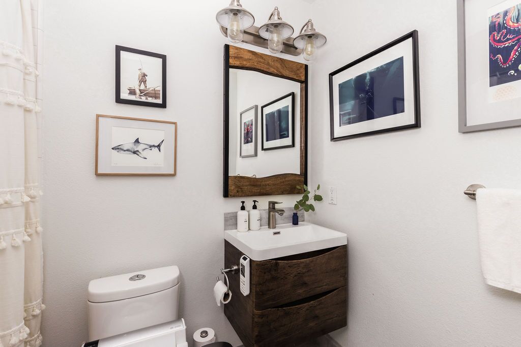 Retro Boho Cottage w/ Hot Tub & Bikes by Downtown