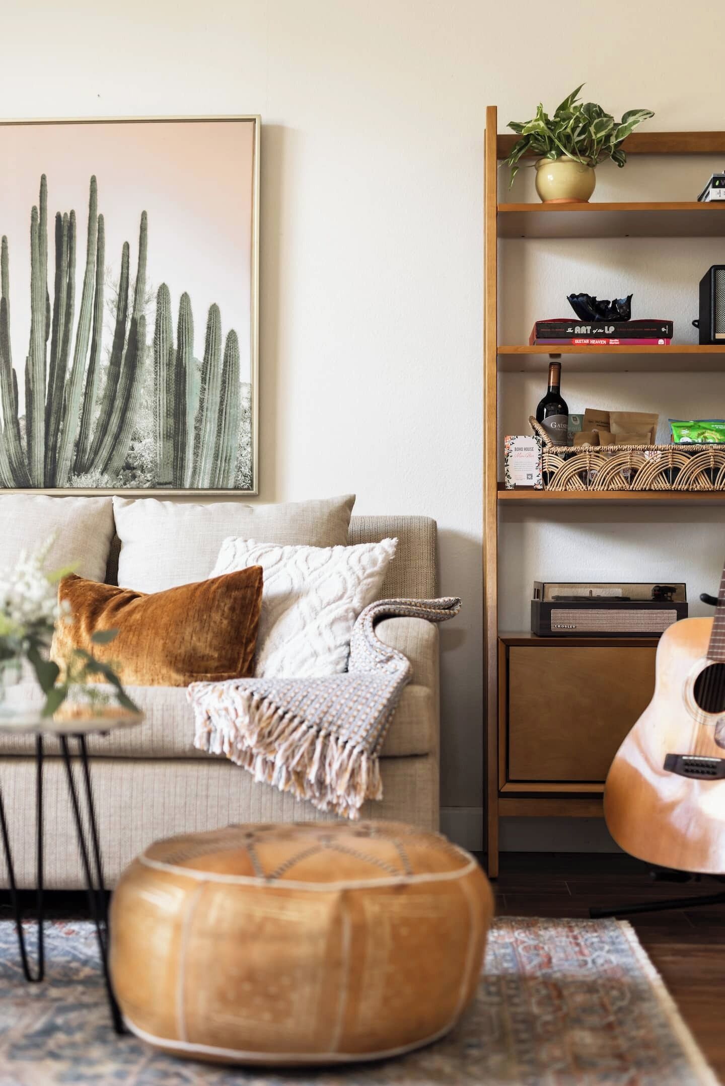 Älytelevisio, kirjoja, työhuone, tulostin