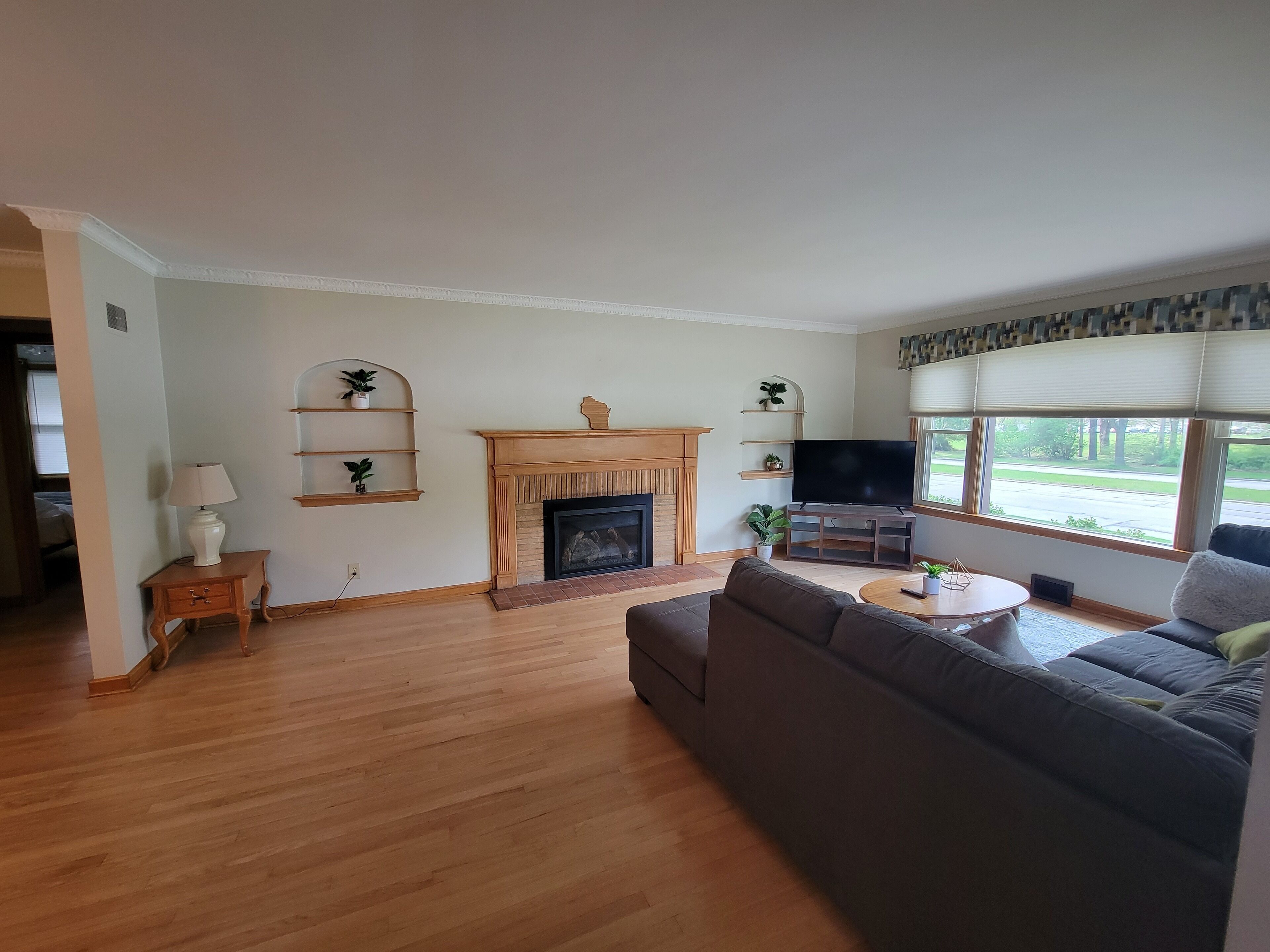 Cheerful 3 bedroom home with garage parking