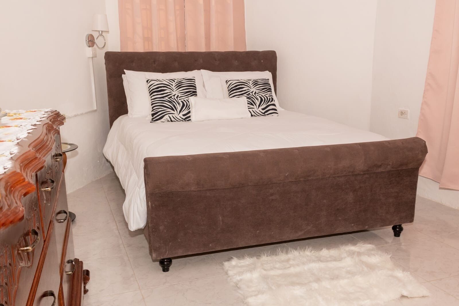 2 bedrooms, internet, bed sheets