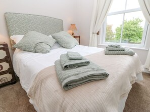 Cottage | 5 bedrooms, individually decorated, individually furnished, free WiFi