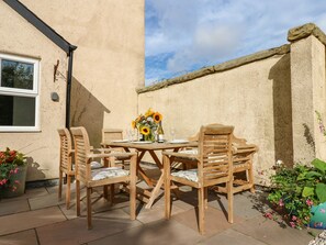 Cottage | Outdoor dining