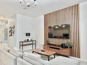 Smart TV - Luxury 3 bedroom Townhome next to Disney (Davenport)