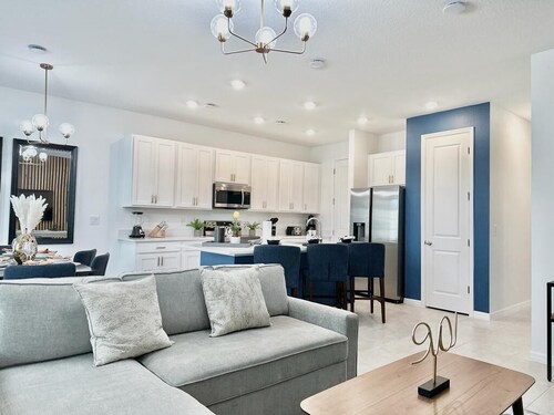 Luxury 3BR/2.5BA Near Disney | Sleeps 9 | Resort Pool | Pet-Friendly | 311