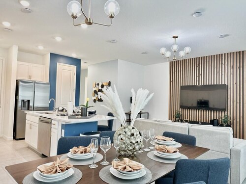 Luxury 3BR/2.5BA Near Disney | Sleeps 9 | Resort Pool | Pet-Friendly | 311