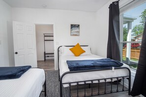 Casa (4 Bedrooms) | 4 camere, postazione laptop, ferro/asse da stiro, lenzuola