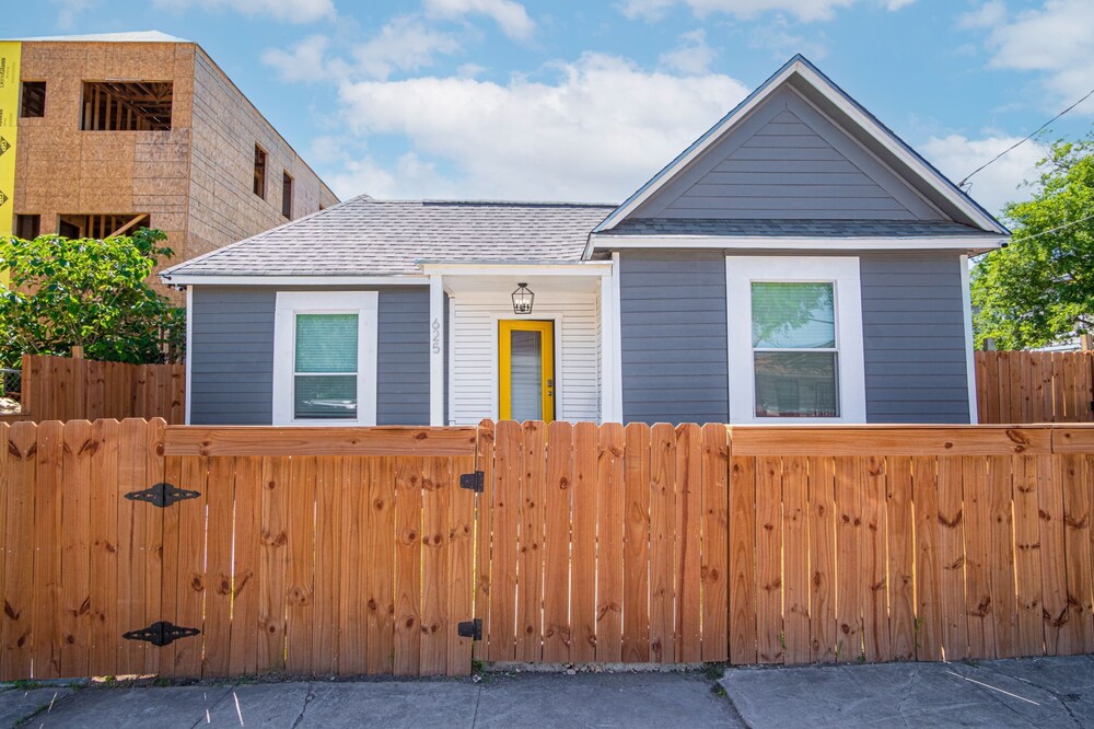 Charming 4br/2ba Only 5 Mins Downtown & Riverwalk