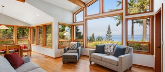 Gorgeous home on 10 acres with amazing ocean view