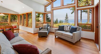 Gorgeous home on 10 acres with amazing ocean view