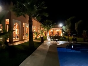 Piscina a l'aire lliure i piscina climatitzada 