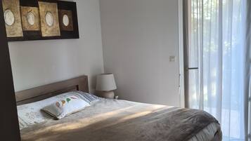 3 bedrooms, iron/ironing board, free WiFi, bed sheets