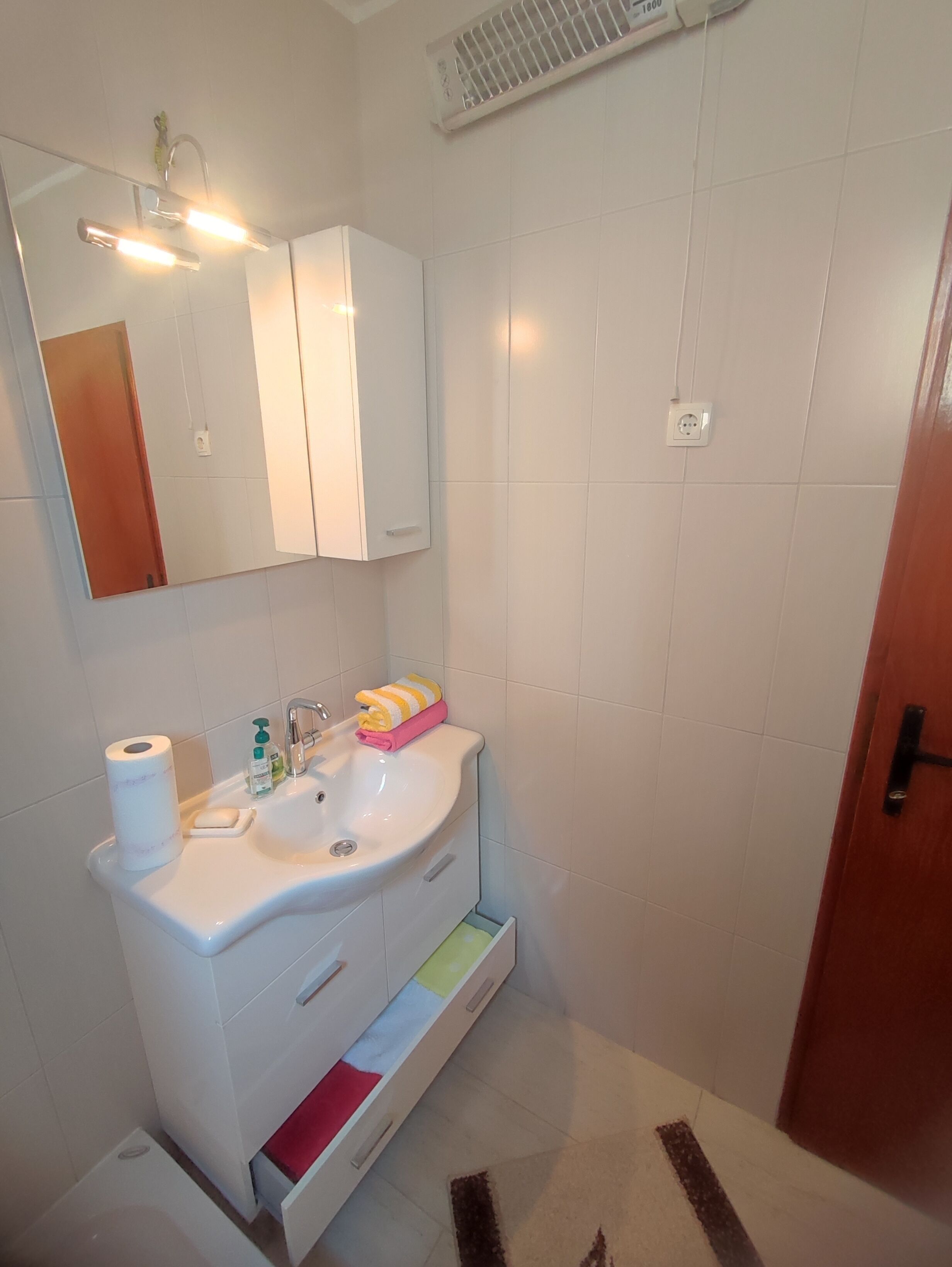 تجهيزات دش، مناشف، صابون، شامبو