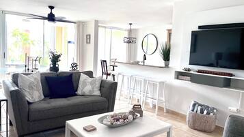 Smart TV, books, stereo
