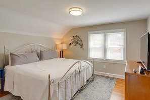 3 bedrooms, iron/ironing board, travel cot, free Internet